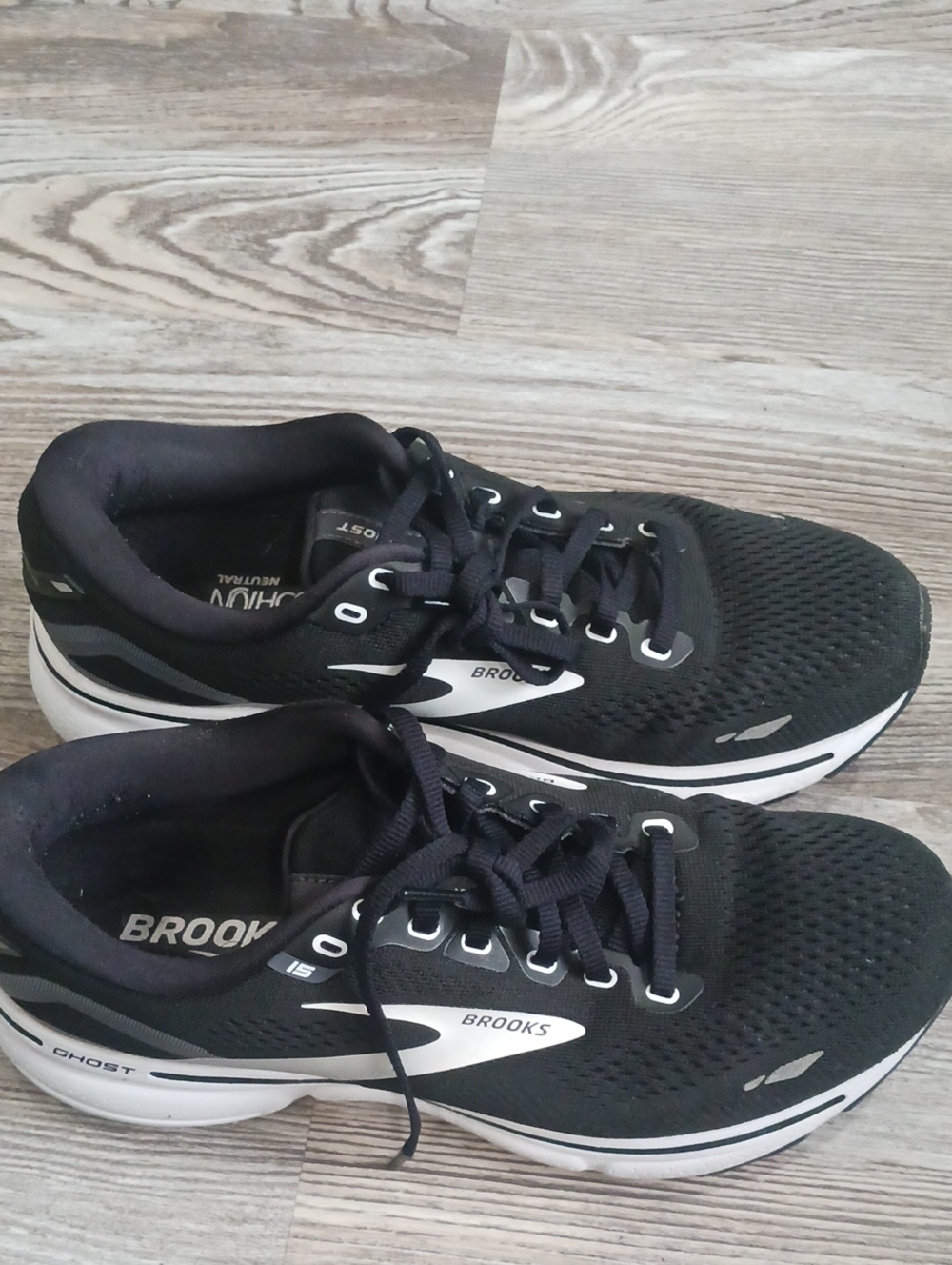 Brooks Men's Black and White Athletic Running Shoes